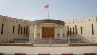 فتح بحث قضائي بعد وفاة شخص وإصابة ثلاثة آخرين نتيجة إطلاق مقذوفات متفجرة بالسمارة