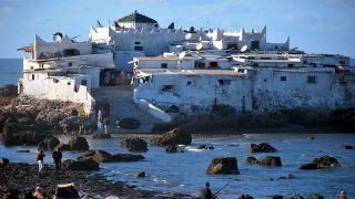 السلطات المحلية تهدم المنازل المحيطة بضريح سيدي عبد الرحمان بالبيضاء