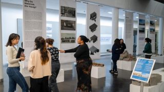 طلبة أميركية الشارقة يعرضون تصاميمهم الفائزة في جائزة “جناح فن أبوظبي” ضمن معرض “فن أبوظبي”