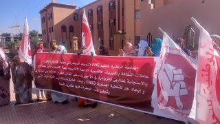 عاملات النظافة بالمديريات الإقليمية بجهة كلميم وادنون يخضن وقفة احتجاجية