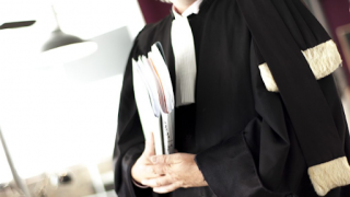 هيئة مراكش تشطب على محامٍ بسبب قضايا تزوير ونصب