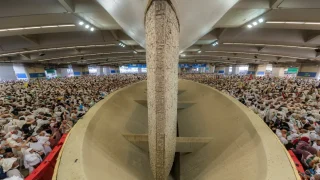 الحجاج يواصلون رمي الجمرات بثاني أيام التشريق