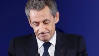 ساركوزي يُجرَّد من وسام “جوقة الشرف”