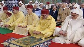 أمير المؤمنين يؤدي صلاة عيد الأضحى المبارك بمسجد الحسن الثاني بتطوان ويتقبل التهاني بهذه المناسبة السعيدة
