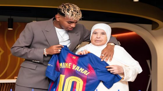 لامين يامال يوقع عقدا طويل الأمد يربطه بنادي برشلونة حتى عام 2031