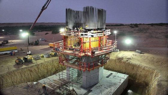 العيون.. أشغال بناء أكبر جسر طرقي بالمغرب تصل مراحل متقدمة