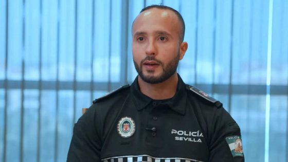 إسبانيا تحتفي بشاب من أصول مغربية.. هاجر تحت شاحنة وهو قاصر وأصبح شرطي في إشبيلية
