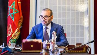 الملك يهنئ أعضـاء المنتخب الوطني المغربي لكرة القدم الفائز ببطولة كأس العرب