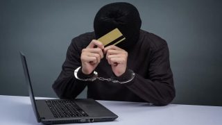 القصة الكاملة لسقوط عصابة استغلت حاجة الشباب المغربي لفرصة شغل لتجني الملايين من مئات الضحايا .