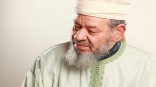 بتدخل من الديوان الملكي.. نقل الفنان عبد الهادي بلخياط بطائرة طبية خاصة بعد وعكة صحية مفاجئة بالداخلة