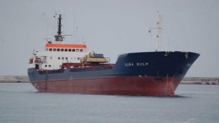 غرق السفينة التجارية «DURA BULK» قبالة سواحل العيون وإنقاذ جميع أفراد طاقمها