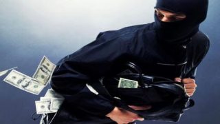 التفاصيل الكاملة للخطة السحرية التي اعتمدها مستخدم ببنك للسطو على اموال الزبناء .