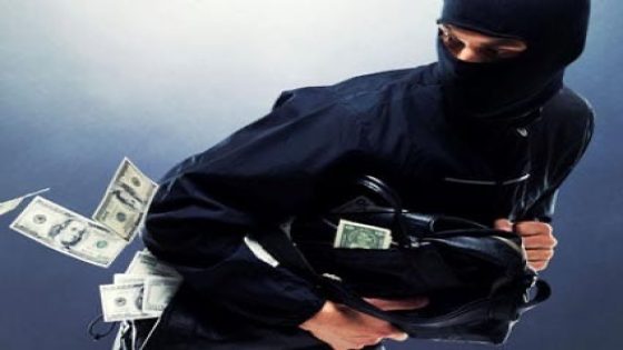 التفاصيل الكاملة للخطة السحرية التي اعتمدها مستخدم ببنك للسطو على اموال الزبناء .