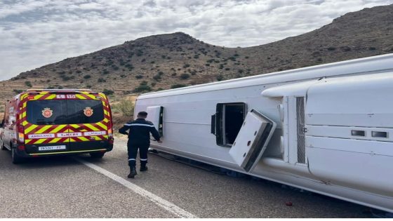 إصابة 13 شخصاً في انقلاب حافلة لنقل المسافرين بمنطقة تهالة