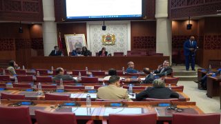 لجنة المالية بمجلس النواب تصادق على تعديلات مشروع قانون مؤسسات الائتمان وبنك المغرب