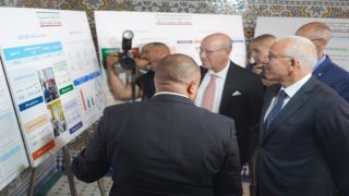 عامل عمالة سلا يتفقد معرض نماذج مشاريع المبادرة الوطنية للتنمية البشرية