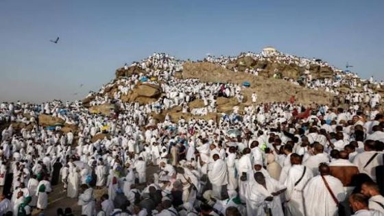 أكثر من 1.5 مليون حاج يتوافدون إلى منى استعدادًا للوقوف بعرفات وسط أجواء إيمانية وتنظيم محكم