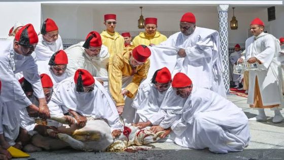 الملك محمد السادس يحيي شعائر عيد الأضحى وينحر الأضحية بمسجد أهل فاس بالرباط