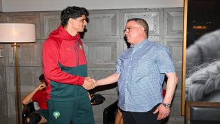 فوزي لقجع يتفقد مقر إقامة المنتخب المغربي بنيوجيرسي ويؤكد دعمه لأسود الأطلس