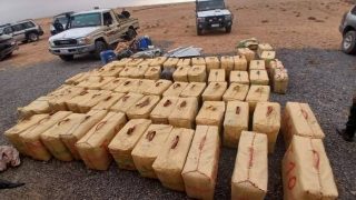 كلميم.. الدرك الملكي يحبط تهريب طنين ونصف من الشيرا ويحجز سلاحاً نارياً ومعدات بحرية