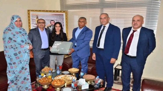 عامل إقليم سيدي إفني يستقبل المتفوقة أسماء المزدوغي ويشيد بتميزها الدراسي