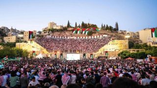 الأردن: وفاة مشجع وإصابة ثمانية في حادث تدافع أثناء متابعة مباراة منتخب بلدهم في كأس العالم وسط عمّان