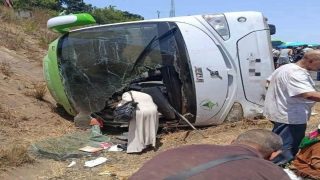 وفاة شخص وإصابة آخر بجروح خطيرة في حادث حافلة تقل أفرادًا من الجالية المغربية على الطريق السيار
