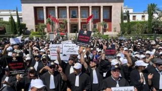جمعية هيئات المحامين بالمغرب تعلن اعتصامًا مفتوحًا أمام البرلمان وتواصل التصعيد احتجاجًا على مشاريع القوانين