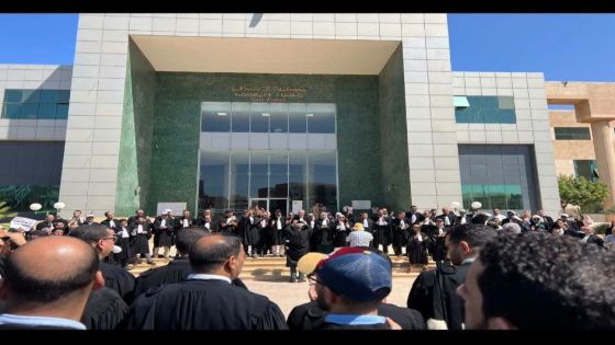 محامون يحتجون أمام محكمة الاستئناف رفضًا لمشروع قانون تنظيم مهنة المحاماة