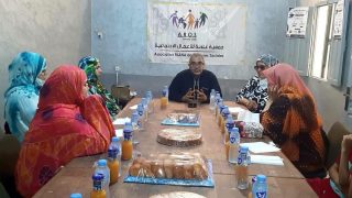 طانطان.. تكريم الأستاذة فتيحة جبار تقديراً لعطائها في مجال محاربة الأمية