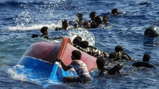 جزر الكناري تستقبل 247 مهاجرا بعد إنقاذهم في البحر